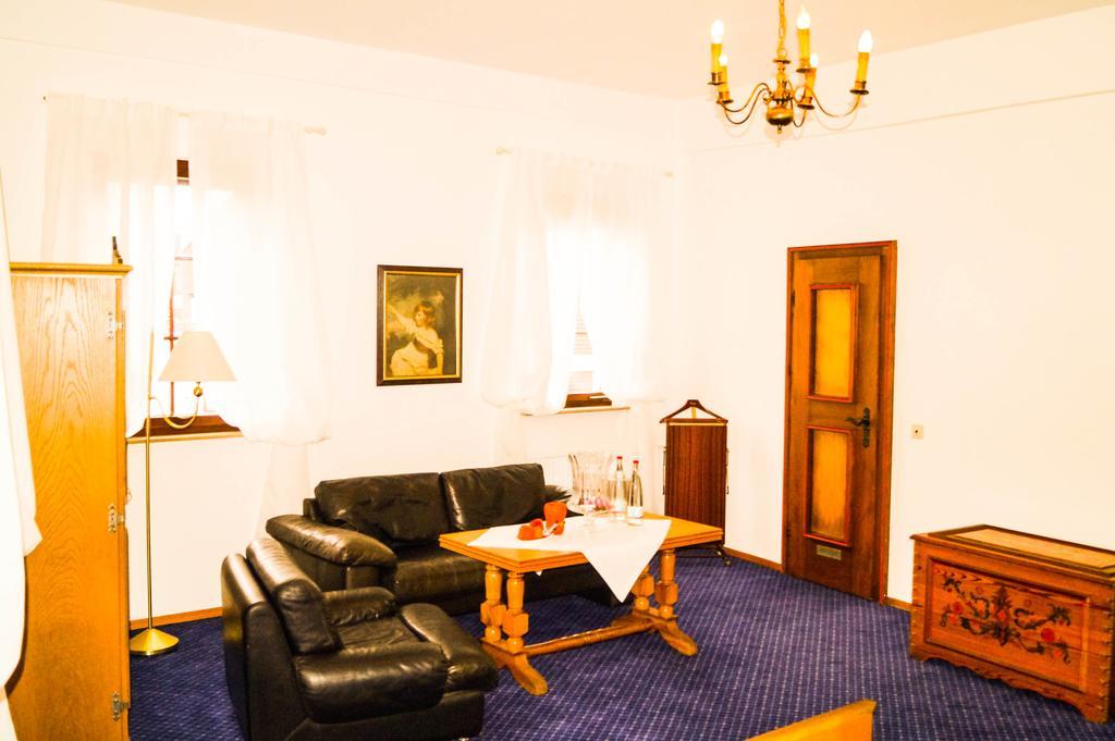 Schlosshotel Hoefingen レーオンベルク エクステリア 写真