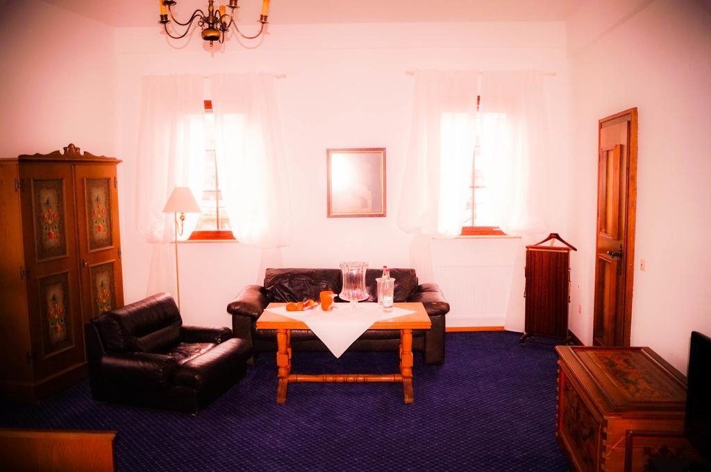 Schlosshotel Hoefingen レーオンベルク エクステリア 写真