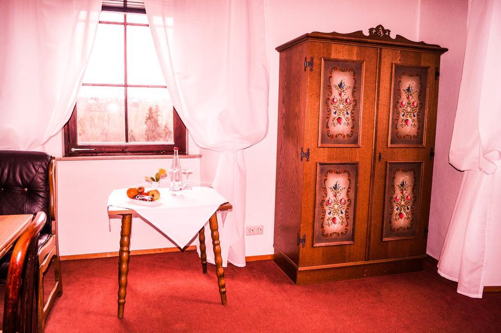 Schlosshotel Hoefingen レーオンベルク エクステリア 写真