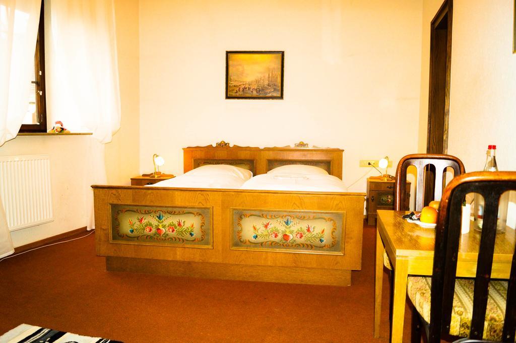 Schlosshotel Hoefingen レーオンベルク エクステリア 写真